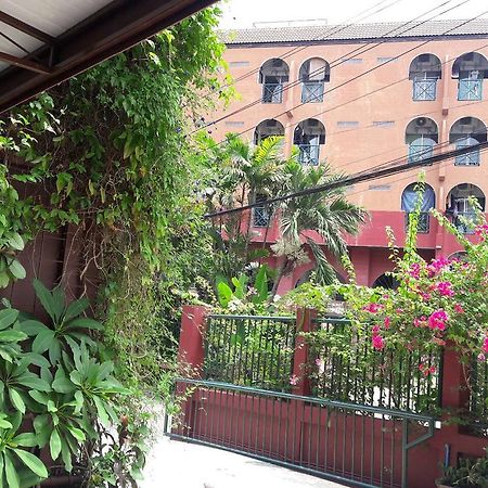 בנגקוק Baankhunmae Apartment מראה חיצוני תמונה